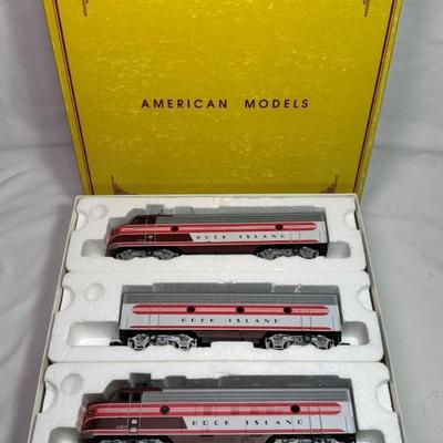 Sale Photo Thumbnail #200: American Models S Gauge boxed 3pc Rock Island Deisel Locomotive Set, appears unused