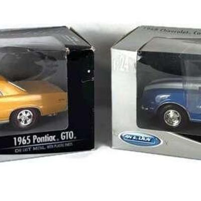 Die-Cast Muscle Car Duo - 1:24 & 1:26 Scale Classics! 