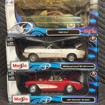 Maisto Special Edition diecast model cars,  (2)