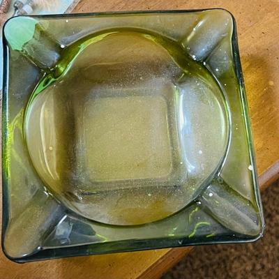 Vintage MCM Retro Emerald Green Glass 4.5” Square Cigarette AshtraY