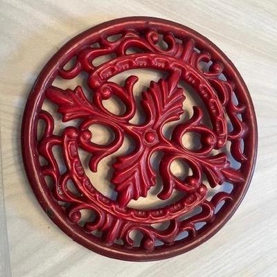 ENAMELED CAST IRON ROUND 
