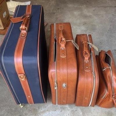 Vintage Luggage - 1970s Vista Vintage Luggage Set of 3 & Jaguar Luggage Suitcase 
Blue Brown Leather Trim 
