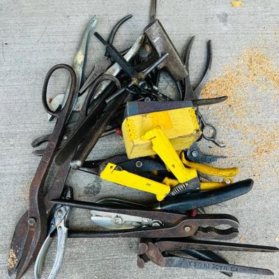 Pliers
