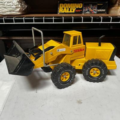 Vintage Tonka XMB-975 Front End Loader, 1:16 Scale