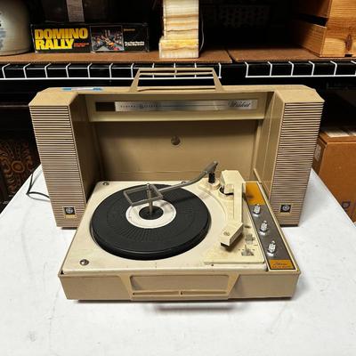 General Electric Wildcat Portable Stereo System