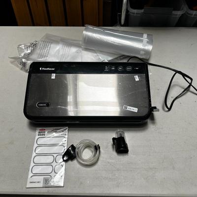 FoodSaver Vacuum Sealer w/ Bags & Attachments