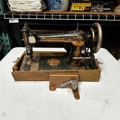 Antique 1897 Singer Model 27 Sewing Machine