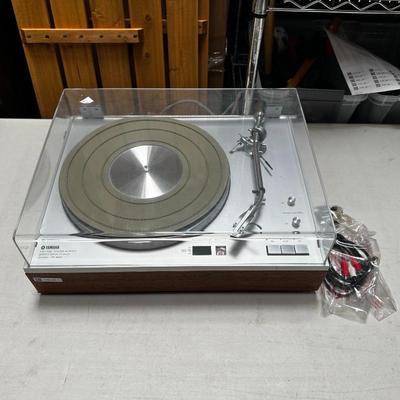 Yamaha YP-800 Direct Drive Turntable