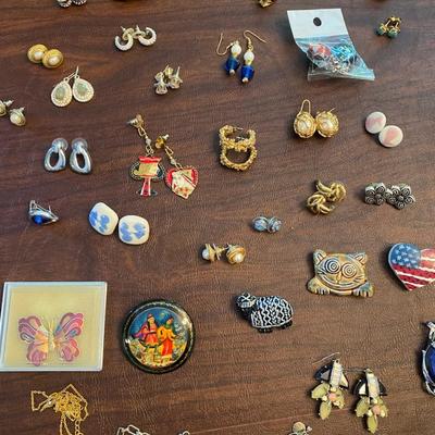 Vintage to Modern Costume Jewelry Lot Including Earrings & Pins & Heart of Gold Necklace 