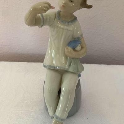 Lladro Figurine - Girl With Doll #1083