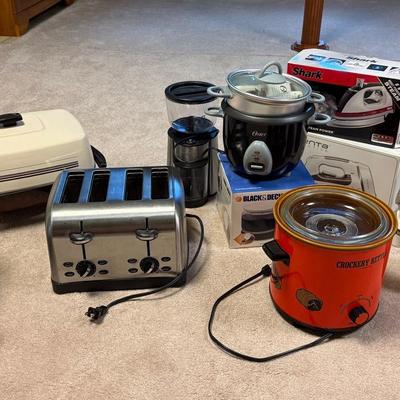 4 Slice Toaster, Roaster, 40 Cup Coffee Maker, Oster Cooker, And More!