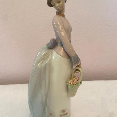 Lladro Figurine - Basket of Love 7622 