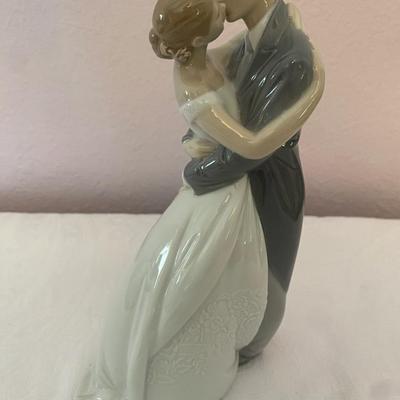 Nao by Lladro - A Kiss Forever 