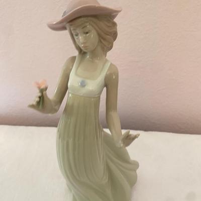 Nao by Lladro - Gentle Breeze - Porcelain Figurine 