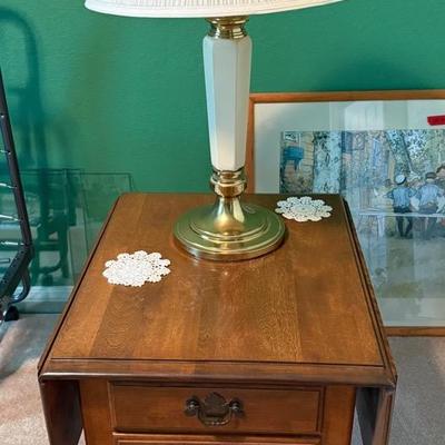 Drop Leaf Table With Lamp
