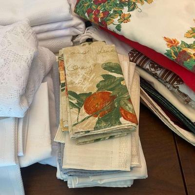 Table Linens - Tablecloths, Placemats, Napkins 