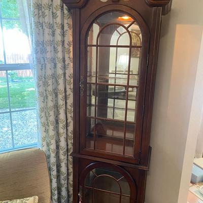 Curio / Display Cabinet - Cherry Wood - Lighted 
