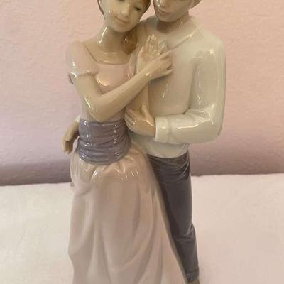 Nao by Lladro Figurine - Dreams of Love #1600