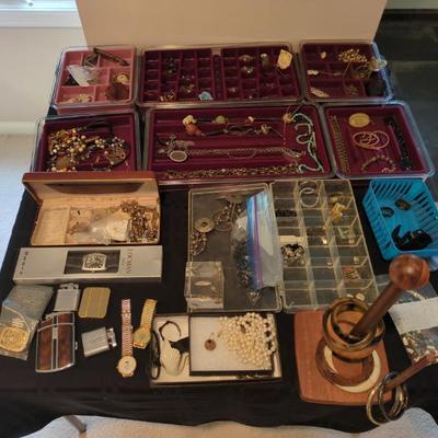 Sale Photo Thumbnail #243