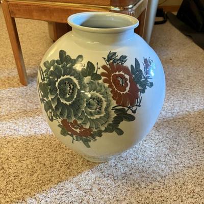Large Korean vase