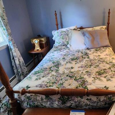 Lilac Bedroom Linen Set - Full Size Bed
