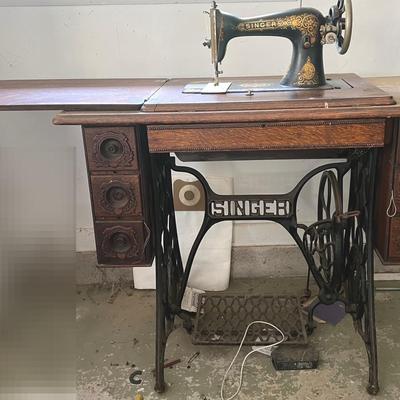 Singer Pedal  Sewing Machine 1911