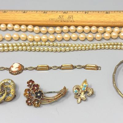 Antique 10plus K And Pearlike Beads 
