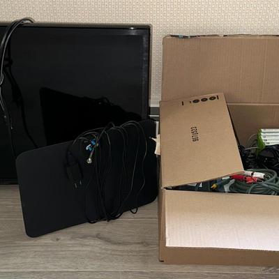 30’’ Roku TV + XBOX 360 & Accessories