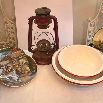 Vintage Dietz Globe Kerosene Lamp With Norwegian Art And Vintage Enamel Bowls