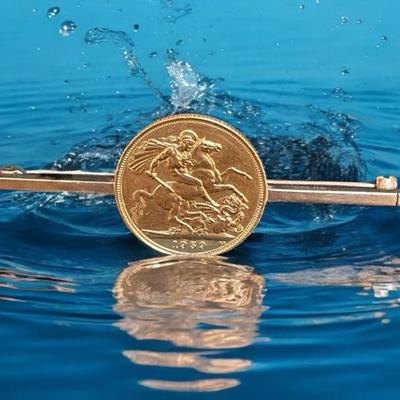 1959 gold sovereign coin bar brooch queen elizabeth ii