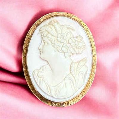 1870 pink shell cameo in gold