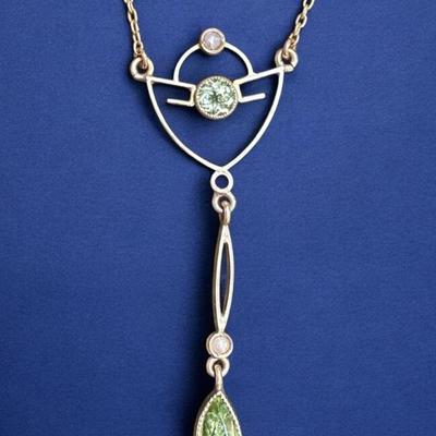 Peridot pearl & gold pendant circa 1910