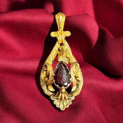 Victorian pyrope garnet pendant