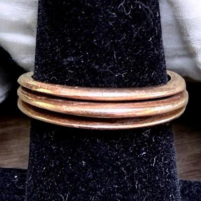 14k yellow gold banded ring