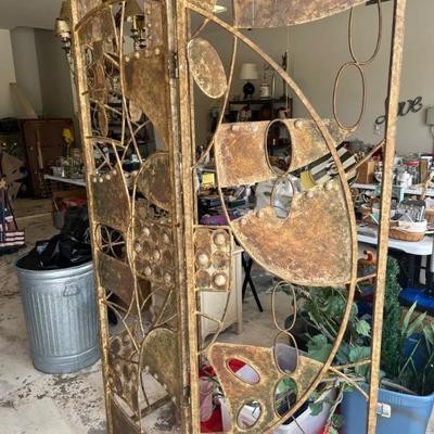 Sale Photo Thumbnail #50: Beautiful metal room
Divider 