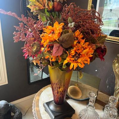 Sale Photo Thumbnail #34: Lots of florals and individual silk flowers 