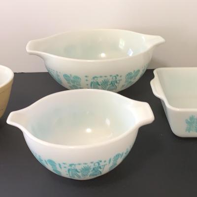 Four Vintage Pyrex Bowls, Homestead & Amish Butterprint Patterns