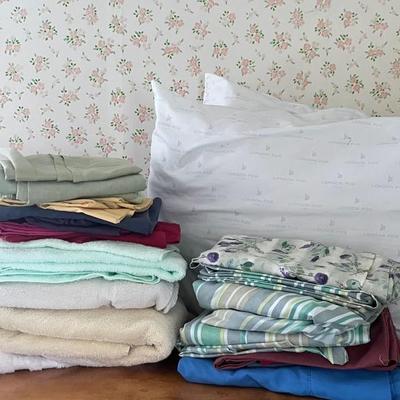 Linens Group with Towels, Bed Linens and Pillows