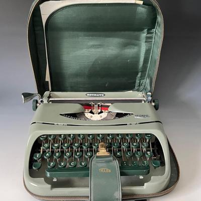 Royalite Portable Typewriter, Vintage 
