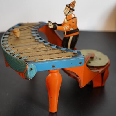 vintage 1940's Wolverine Zilotone Musical toy 1940's one disc. all intact will need work, 
