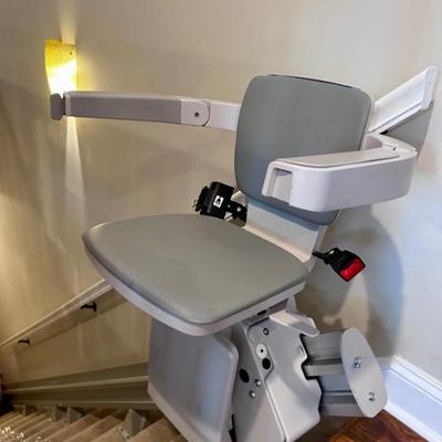 Sale Photo Thumbnail #91: Stair lift Bruno Ind. 