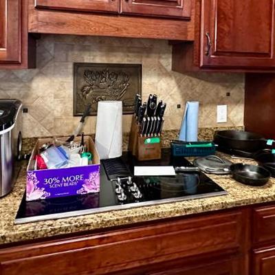 Sale Photo Thumbnail #59: Knife set and block NOT available 