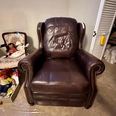 Sale Photo Thumbnail #125: Motioncraft reclining chair