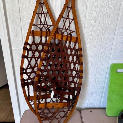 Sale Photo Thumbnail #171: Vintage snow shoes