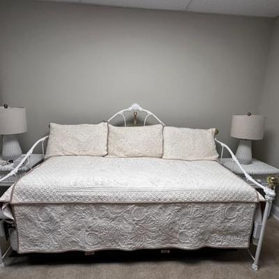 Sale Photo Thumbnail #134: Daybed with trundle and mattress 