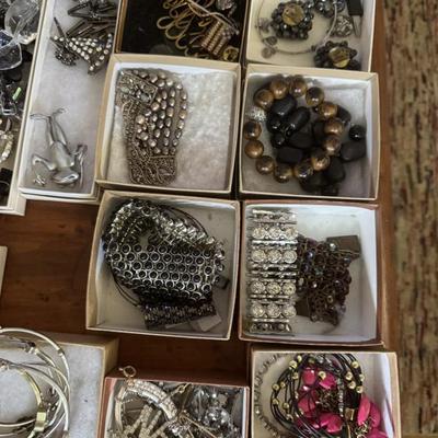 Sale Photo Thumbnail #176