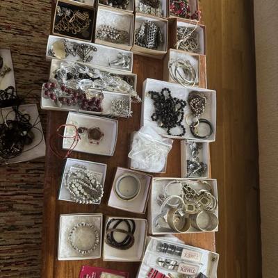Sale Photo Thumbnail #183