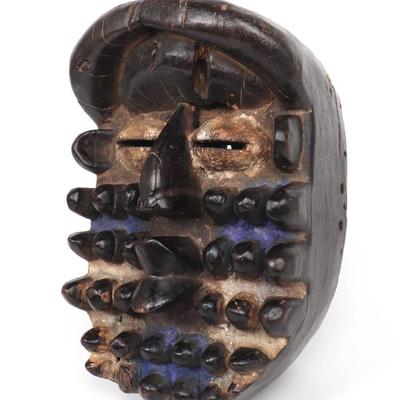 Sale Photo Thumbnail #466: Lot 466 large african wobe or we mask