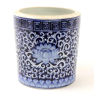 Sale Photo Thumbnail #357: Lot 356 chinese blue white chrysanthemum vessel