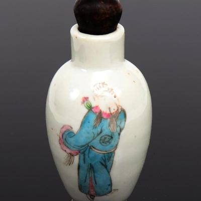Sale Photo Thumbnail #308: Lot 307 antique chinese painted porcelain snuff bottle